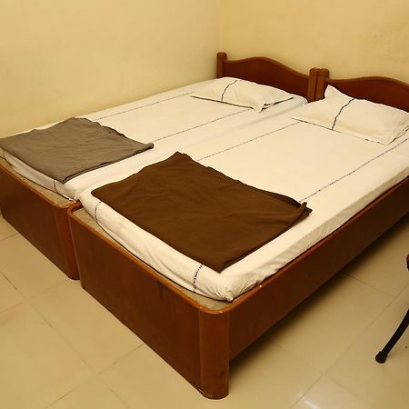 Sri Sai Krishna Deluxe Lodge Гайдарабад Екстер'єр фото