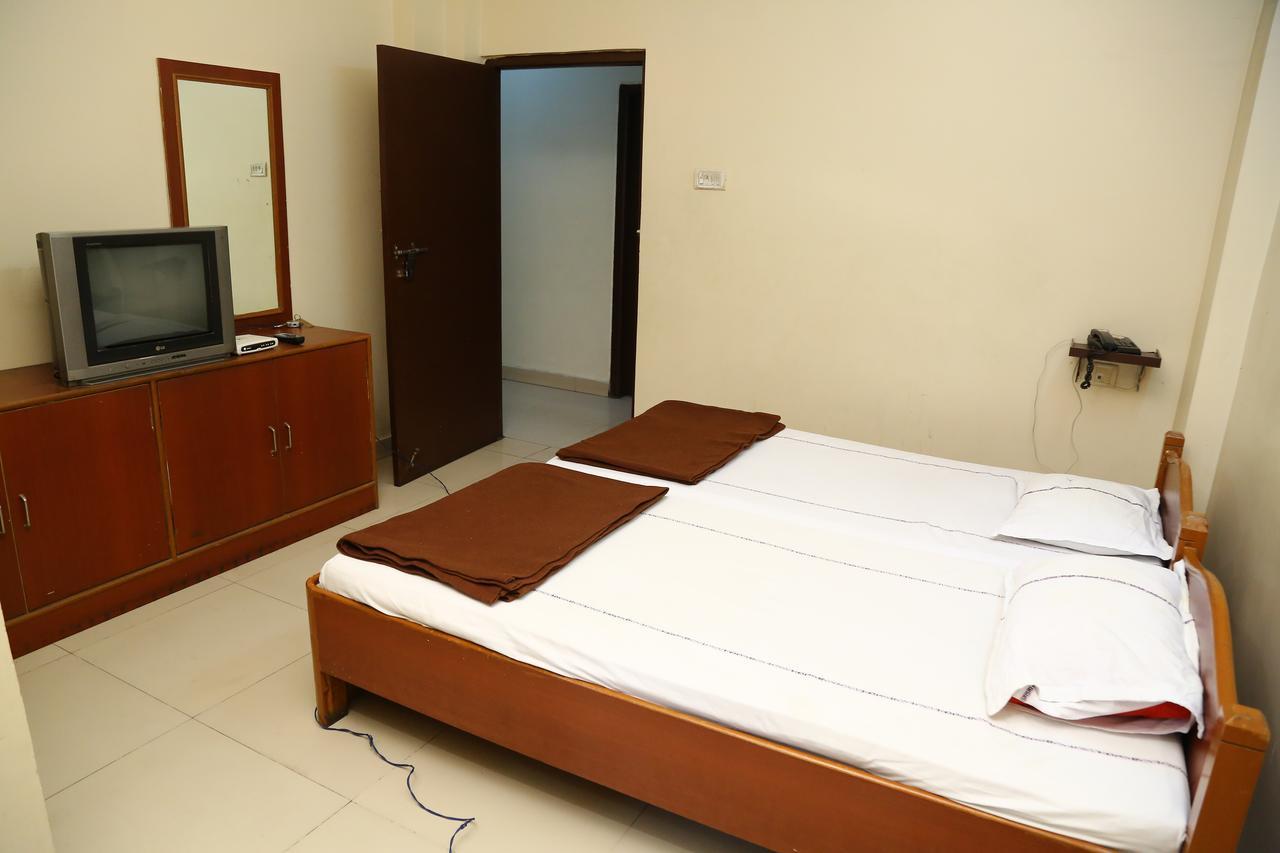 Sri Sai Krishna Deluxe Lodge Гайдарабад Екстер'єр фото