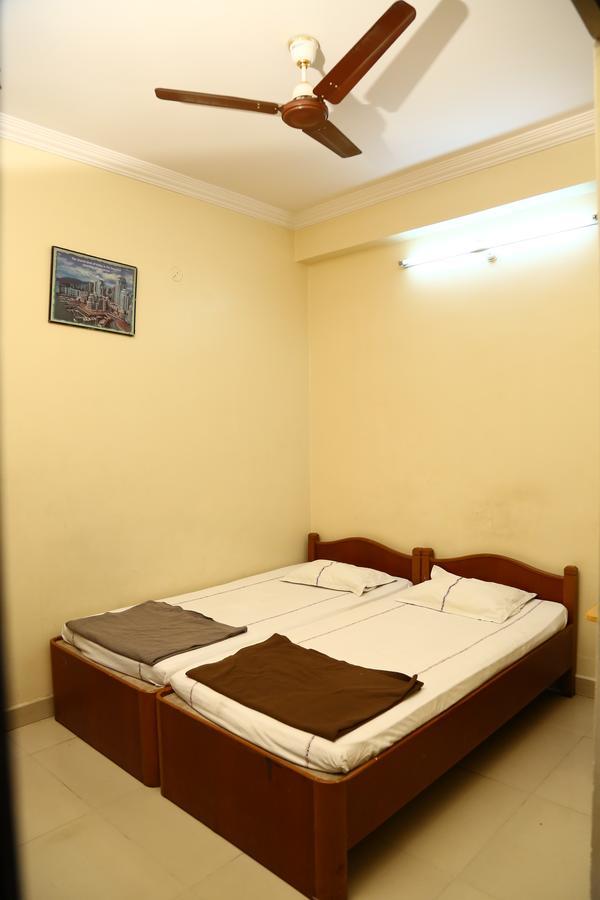Sri Sai Krishna Deluxe Lodge Гайдарабад Екстер'єр фото